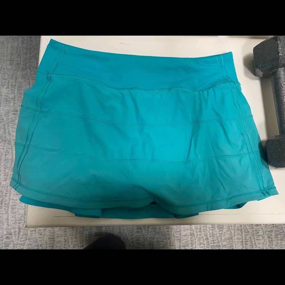 LULU LEMON SKIRT size 6